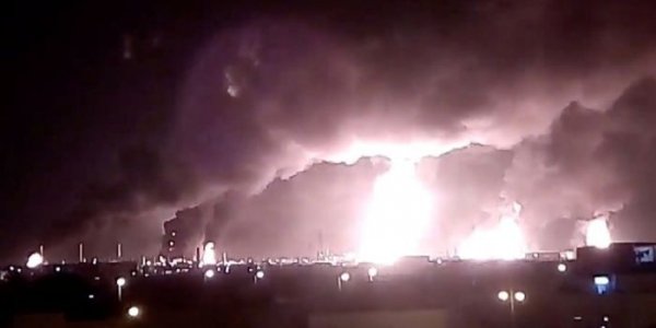 Arabia Saudita: Colpita dai ribelli Houthi la più grande raffineria di petrolio al mondo ad Abqaiq
