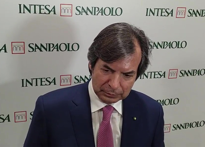 Messina: "Con Draghi spread a 50".No alla bad bank, i timori per UniCredit-Mps