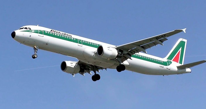 Lavoratori Alitalia in rivolta per il mancato pagamento degli stipendi