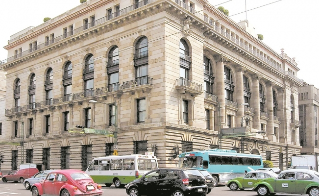 Ni en 10 años la economía alcanzará tasas superiores al 2%, establece encuesta de Banxico