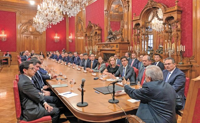 Bancos y AMLO pactan renovar crédito a Pemex