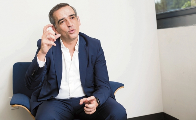 El plan: popularizar lentes de contacto