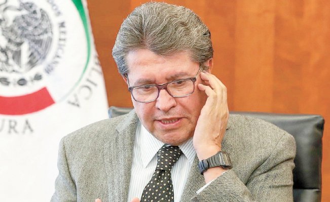 Morena respalda; salida refleja crisis: oposición