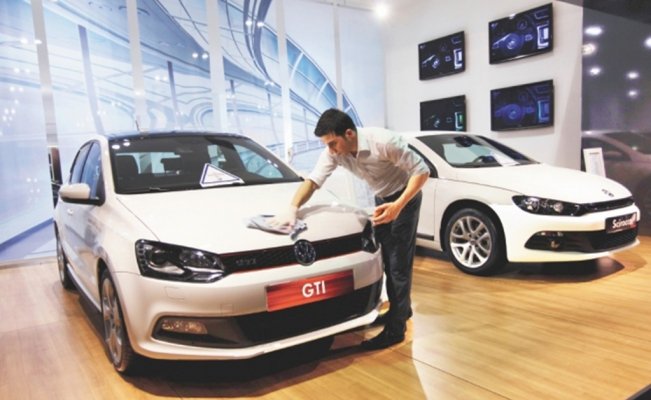 Venta de autos retrocede 9.7% en agosto