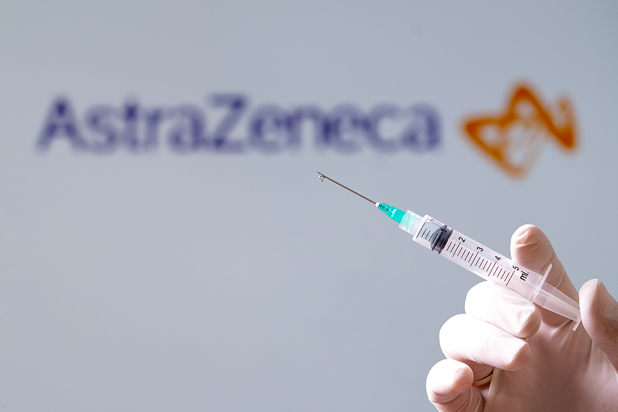 Tras es el escándalo, AstraZeneca cambia el nombre de su vacuna