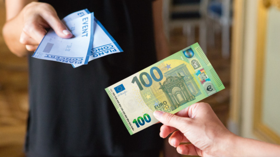 Nowe banknoty już w obiegu. Będzie można je łatwiej schować