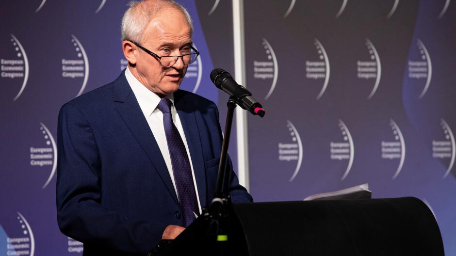 Rekompensaty za zamrożenie cen prądu. Minister: wypłaty od sierpnia