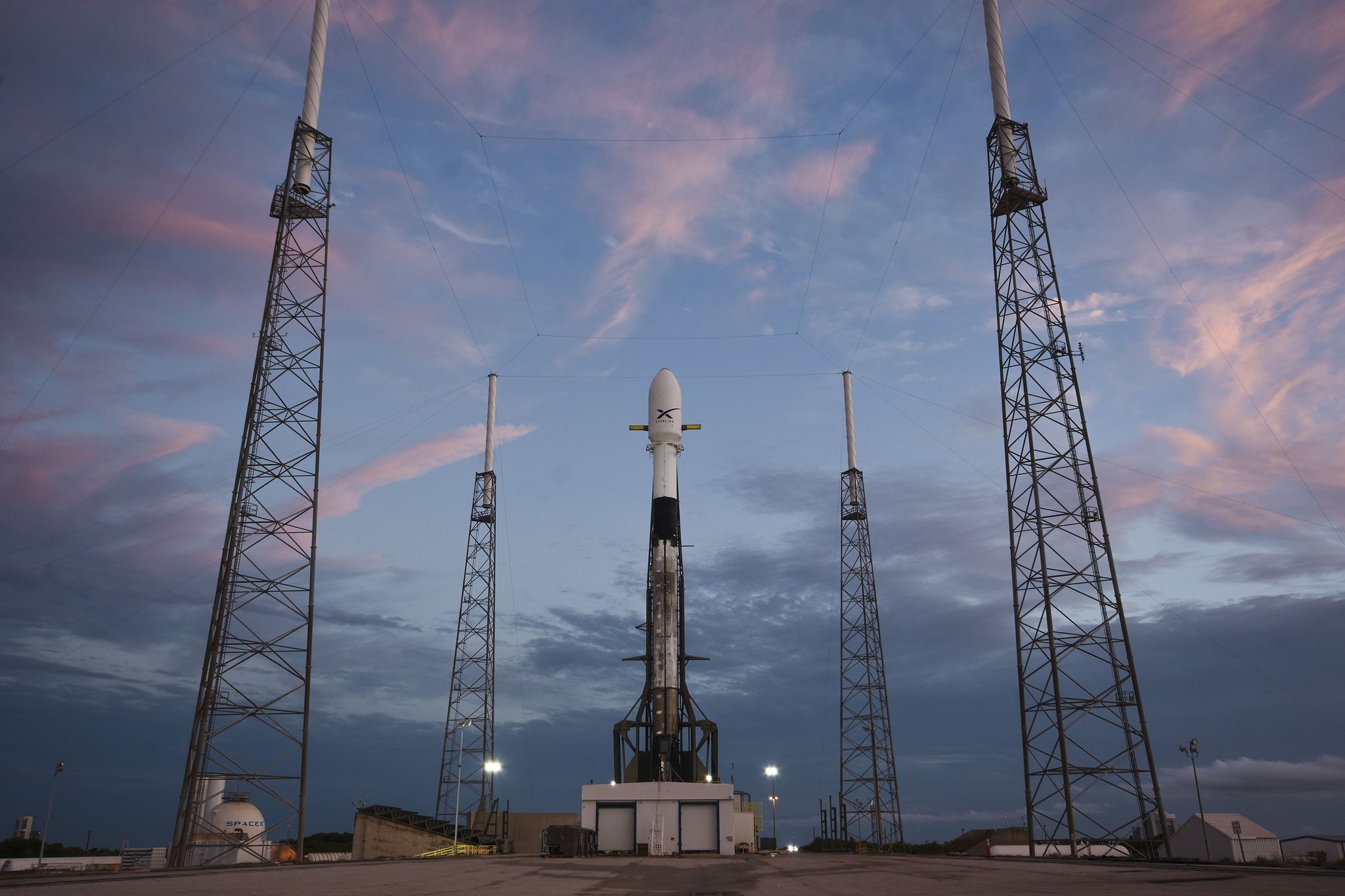 SpaceX podało termin startu rakiety Falcon 9 w ramach projektu Starlink