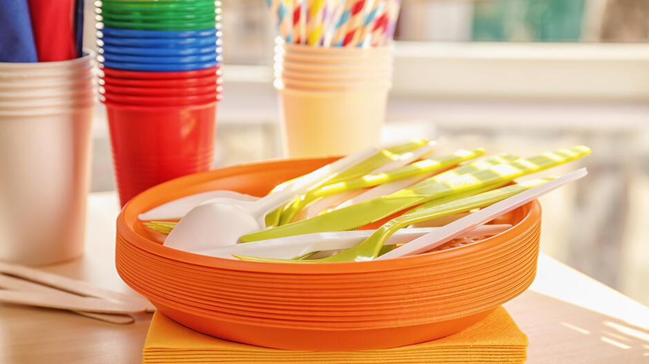 Zakaz sprzedaży niektórych plastikowych produktów. Unia stawia kropkę nad i