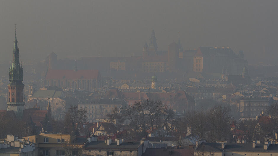 Kiedy będzie ogłaszany alarm smogowy? "Finalna decyzja przed sezonem grzewczym"
