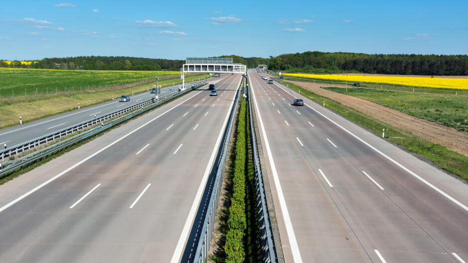 Grzechy polskich kierowców na autostradach. "Komfort osłabia czujność"