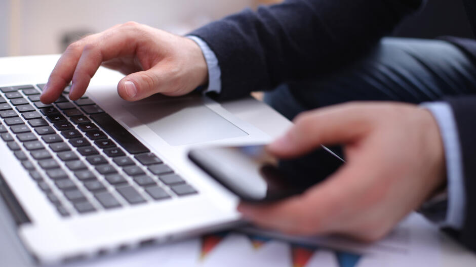 "Nasze pieniądze trafią na konto oszustów". Policja ostrzega