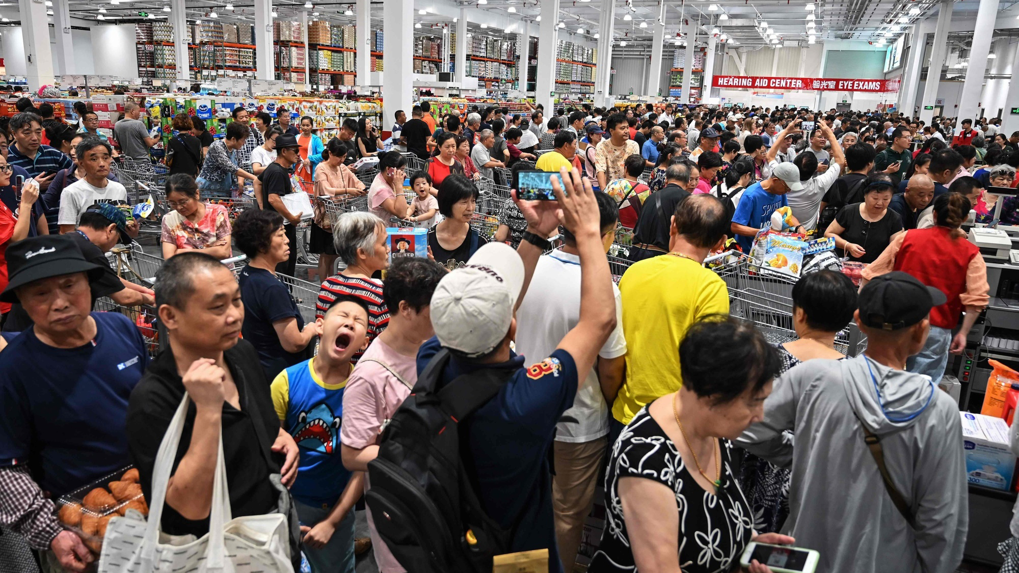 Costco w Chinach. Otwarcie pierwszego sklepu - kolejki i chaos
