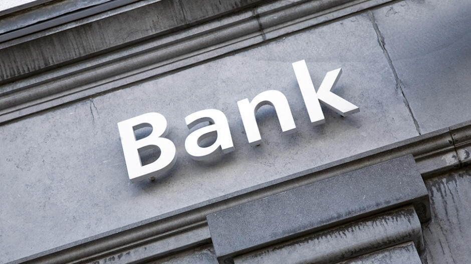Bank podnosi ofertę. Oferuje już 1000 złotych za rezygnację z jego usług