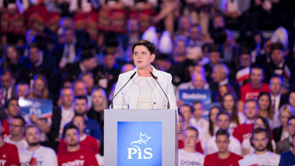 Szydło: w 2023 roku minimalna pensja będzie taka, jak w Hiszpanii czy Wielkiej Brytanii