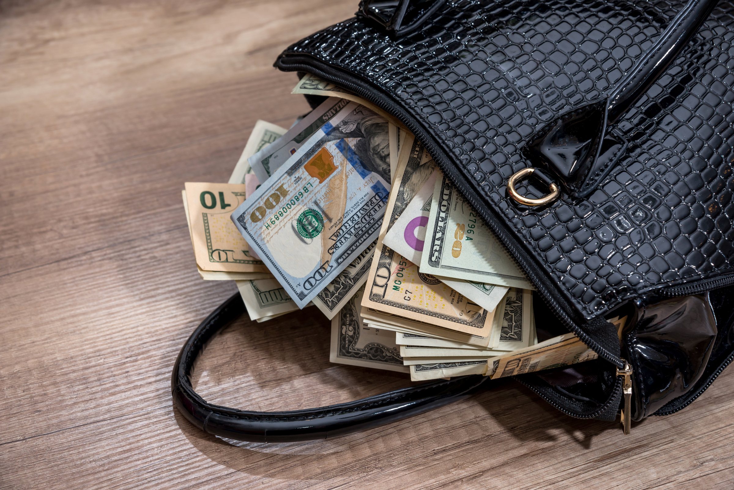 Finlandia. Ponad 400 tysięcy euro znalezione w samolocie należy do państwa