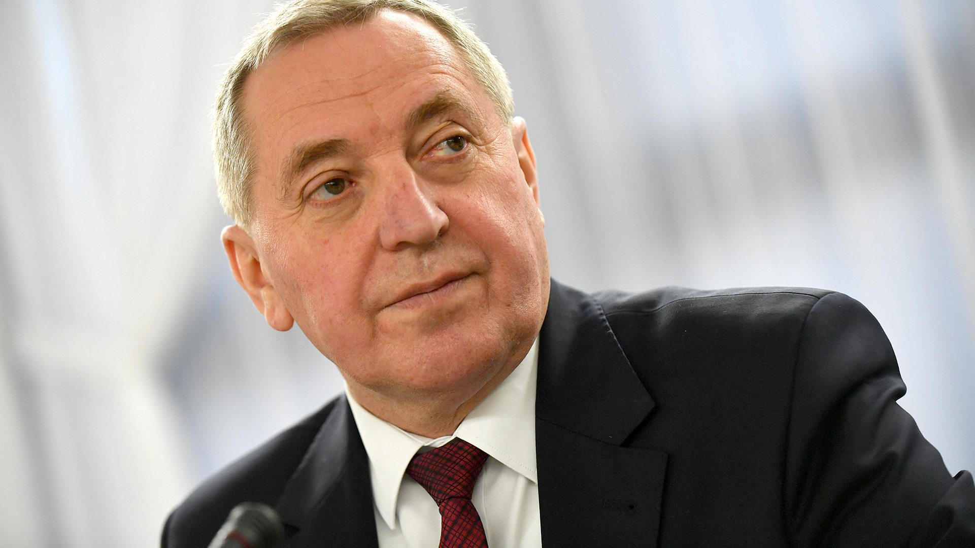 Import węgla do Polski. Minister środowiska Henryk Kowalczyk wyjaśnia
