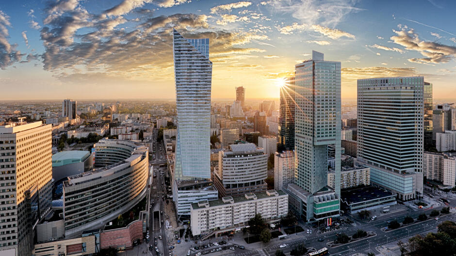 "Pierwsza podwyżka pensji minimalnej osiągalna, druga nie wiadomo." Ekspert o obietnicach wyborczych