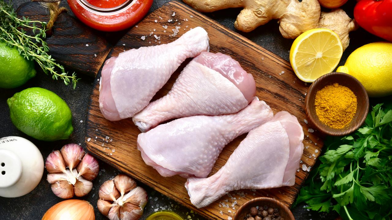 Pałeczki kurczaka wycofane z Żabki z powodu Salmonelli. Komunikat GIS