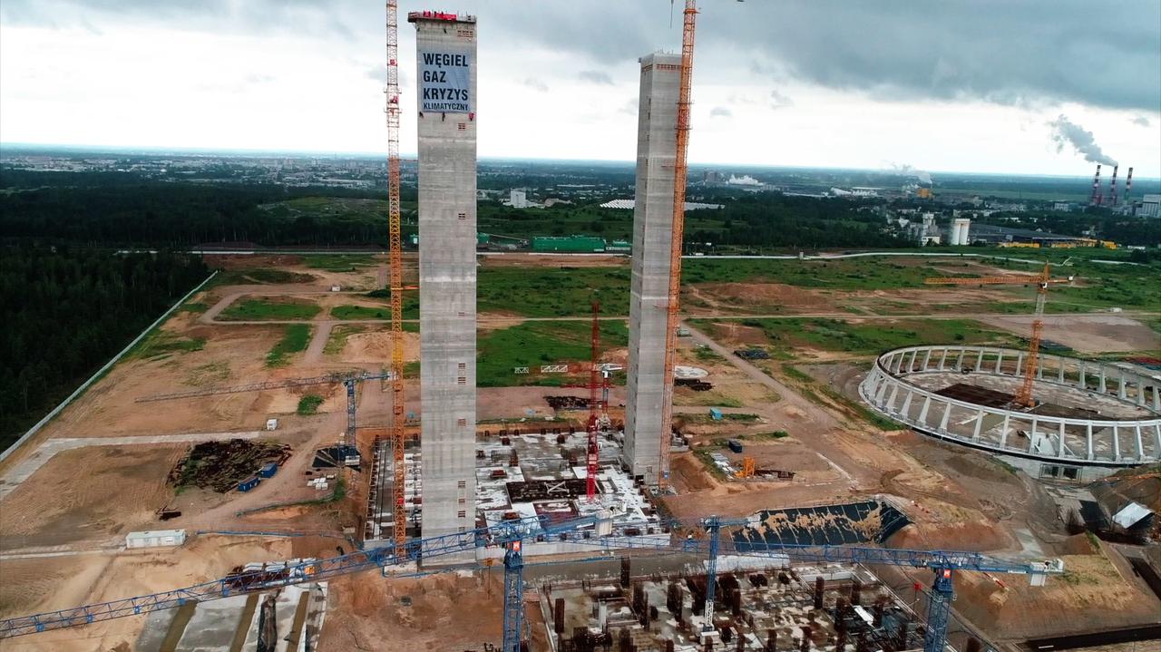 Elektrownia w Ostrołęce. Rozpoczęło się wyburzanie wież bloku C