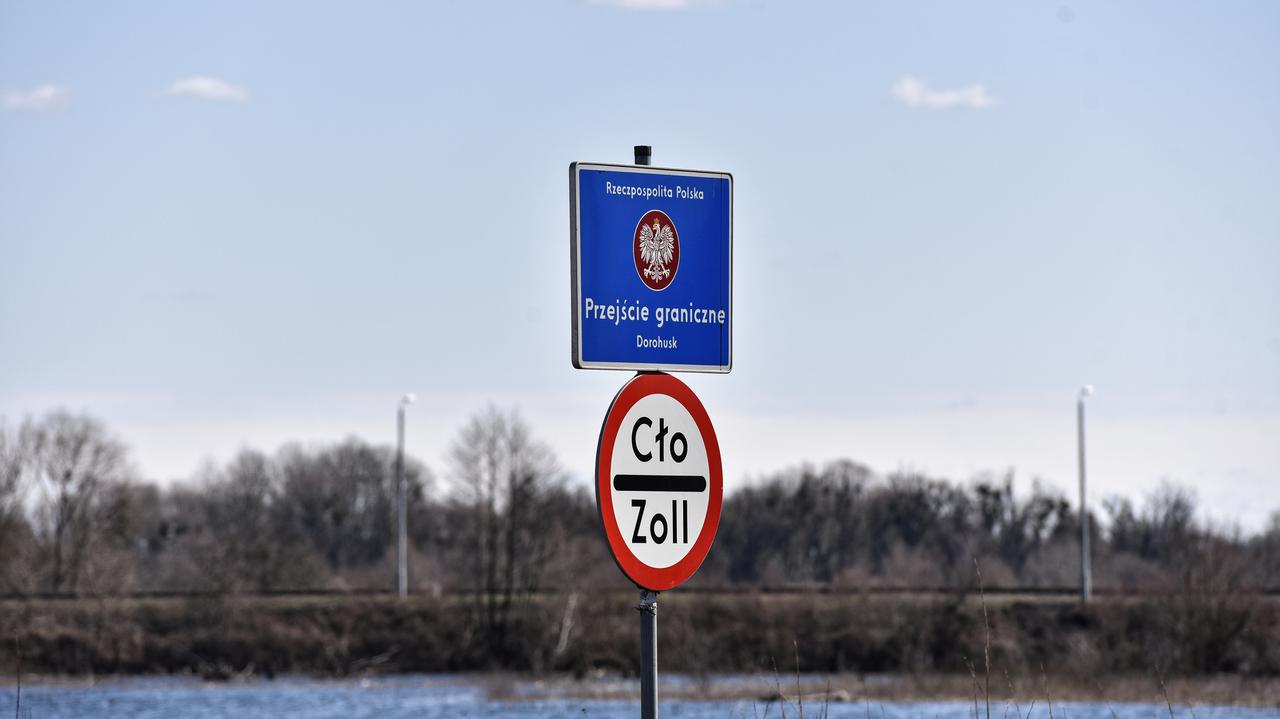 Koronawirus w Polsce. Mniejszy ruch na przejściach granicznych. Część osób zrezygnowało z wjazdu do kraju