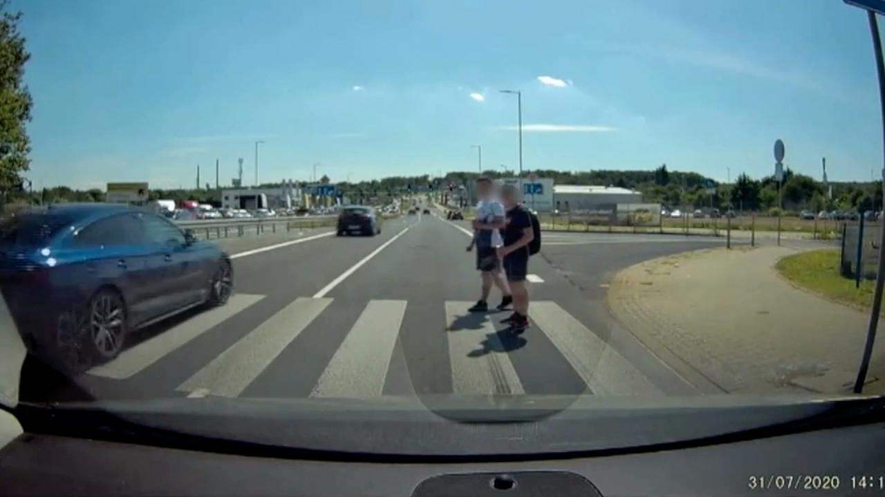 Przejścia dla pieszych w Polsce - dlaczego są niebezpieczne? "Raport" TVN Turbo