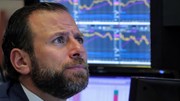 Guerra comercial continua a pesar nas bolsas e a levar ouro a máximos e juros a mínimos - Mercados num minuto