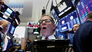 Wall Street sobe a beneficiar de estímulos económicos, resultados e fusões - Bolsa