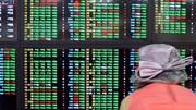 Europa sobe há cinco semanas consecutivas. Petróleo com maior subida semanal desde janeiro - Mercados num minuto