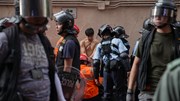 Manifestantes antigovernamentais e pró-Pequim confrontam-se em Hong Kong - Mundo