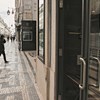 Como comparam os dois confinamentos gerais, em seis indicadores