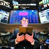 Bolsas europeias sobem pelo terceiro mês e juros da dívida aliviam de máximos