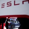 Michael Burry aumenta aposta na queda da Tesla. Ações desvalorizam quase 20% em maio