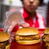 Anúncios televisivos a 'fast-food' banidos da TV inglesa até às 21:00