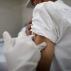 Metade da população em Portugal Continental já recebeu uma dose de vacina contra a covid-19
