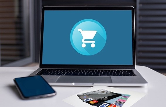 Quatro em cada 10 portugueses já fazem compras online todos os meses - Meios & Publicidade