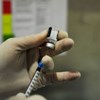 Quem são os europeus que resistem mais a tomar a vacina?