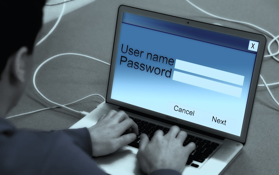 Google сообщил, что сотни тысяч пользователей используют пароли, которые утекли в интернет