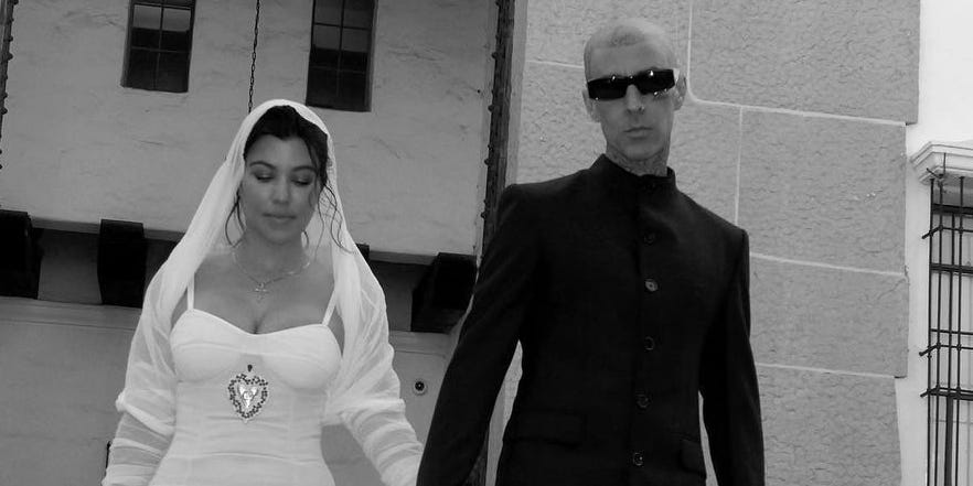 Смотрите первые официальные свадебные фото Кортни Кардашян и Тревиса Баркера