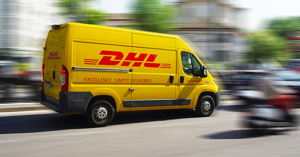 Логистический гигант DHL приостановит доставку товаров в Россию