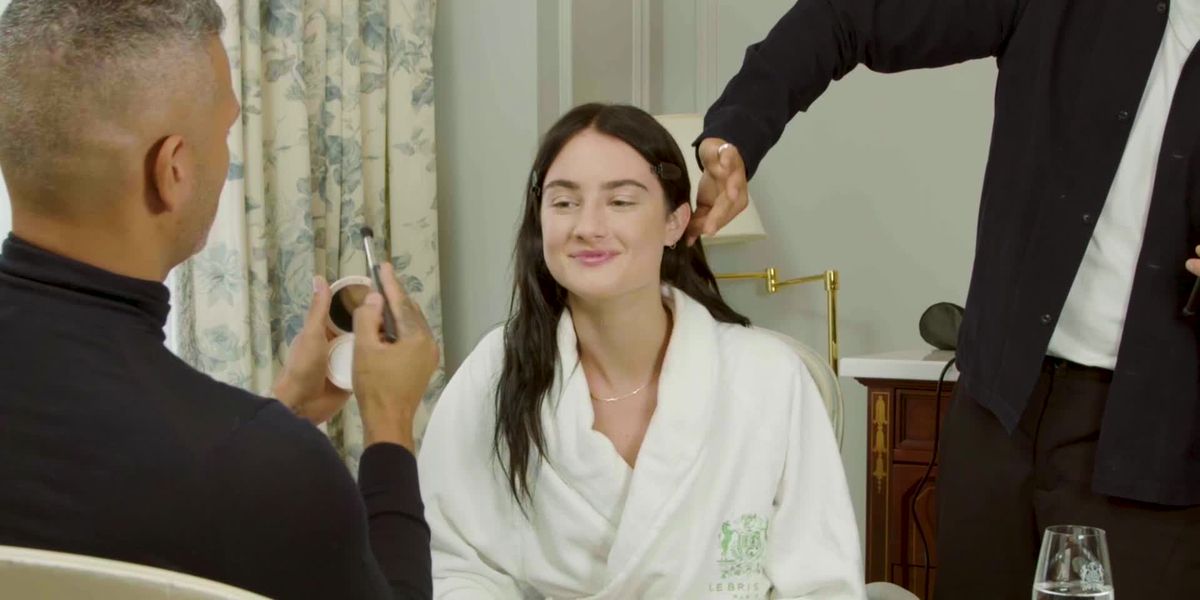 Смотрите, как Грейс Ван Паттен готовится к модному показу Dior в Париже