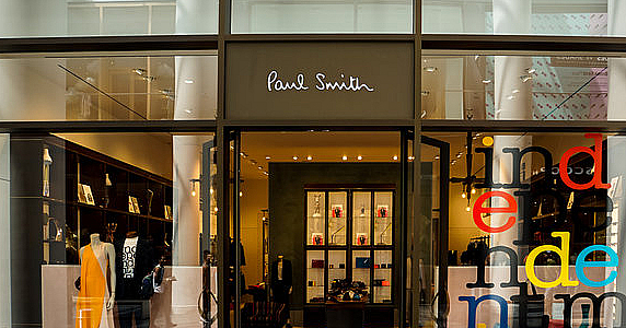 Британский бренд элитной одежды Paul Smith объявил о выходе из РФ после скандала в СМИ
