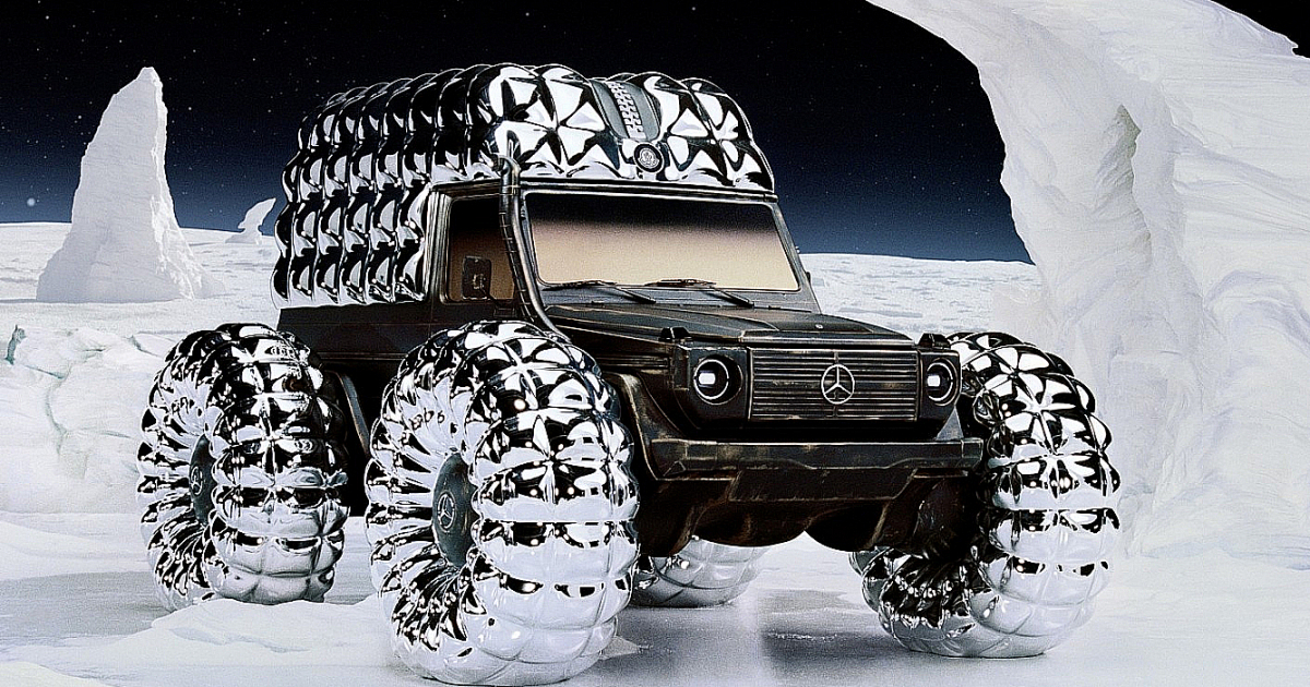 Moncler создал оригинальную дутую куртку для внедорожника Mercedes G-Class.