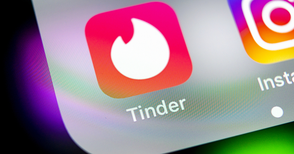 Tinder потребует видеоселфи для проверки и использует AI для проверки
