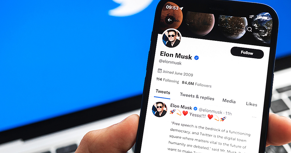 Twitter возвращает знаменитостям «голубой чек» без оплаты подписки