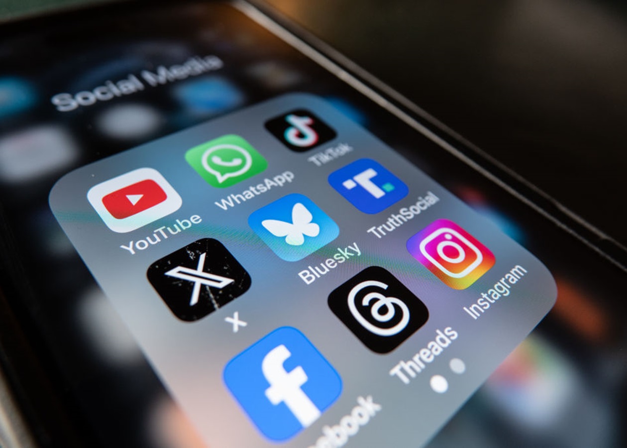 В Facebook, Instagram и WhatsApp произошли сбои