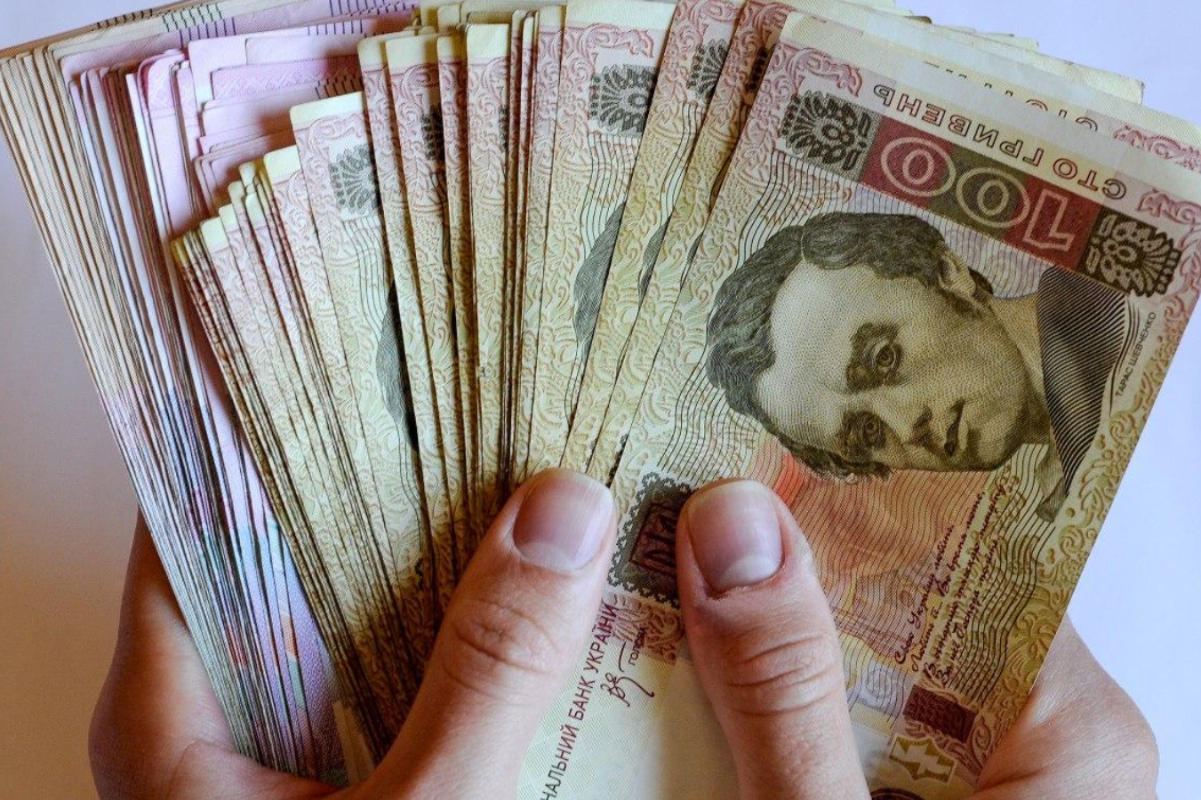 Зарплаты учителей в 2026 году — в проект бюджета подали правки о дополнительных 12 млрд грн