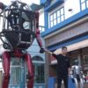 Китайцы выпустили на рынок первого в мире управляемого робота-трансформера
