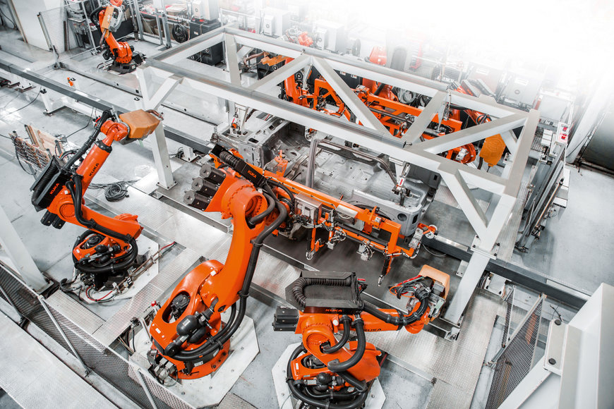 38811 Pix2 KUKA SmartProduction 300 dpi