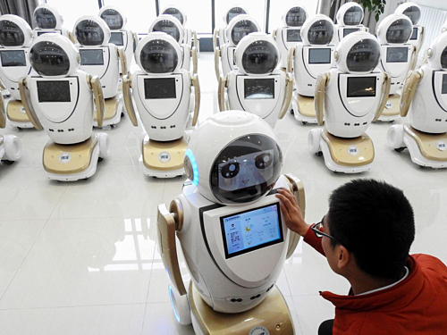 Robot đang ngày càng phổ biến trong nhiều lĩnh vực. Ảnh: AFP